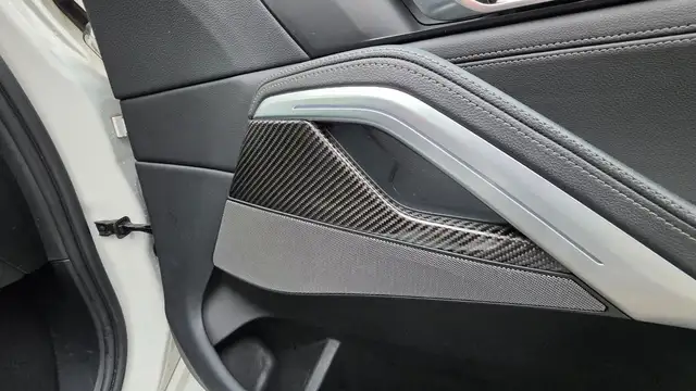 BMW X6 view 12