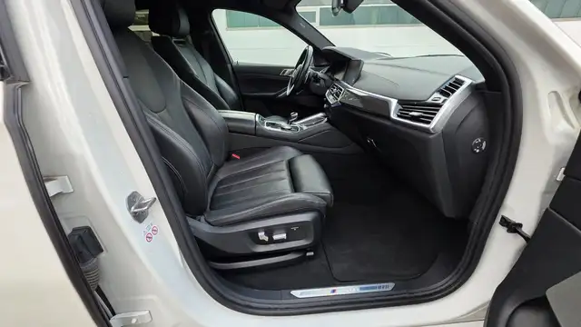 BMW X6 view 9