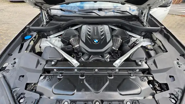 BMW X6 view 23
