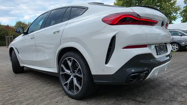 BMW X6 view 4