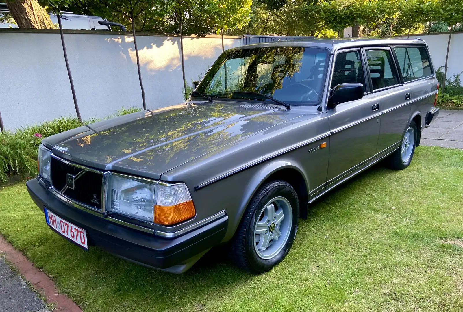 Volvo 245 Gris - 1