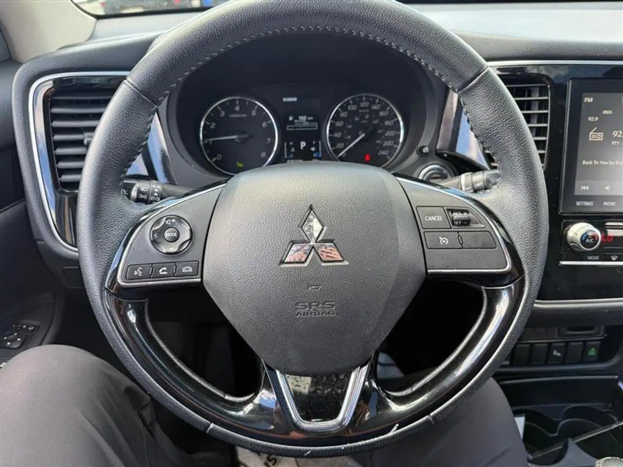 Mitsubishi Outlander снимка Mitsubishi Outlander