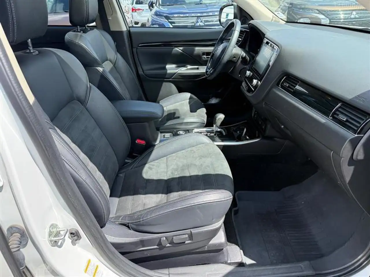Mitsubishi Outlander снимка Mitsubishi Outlander