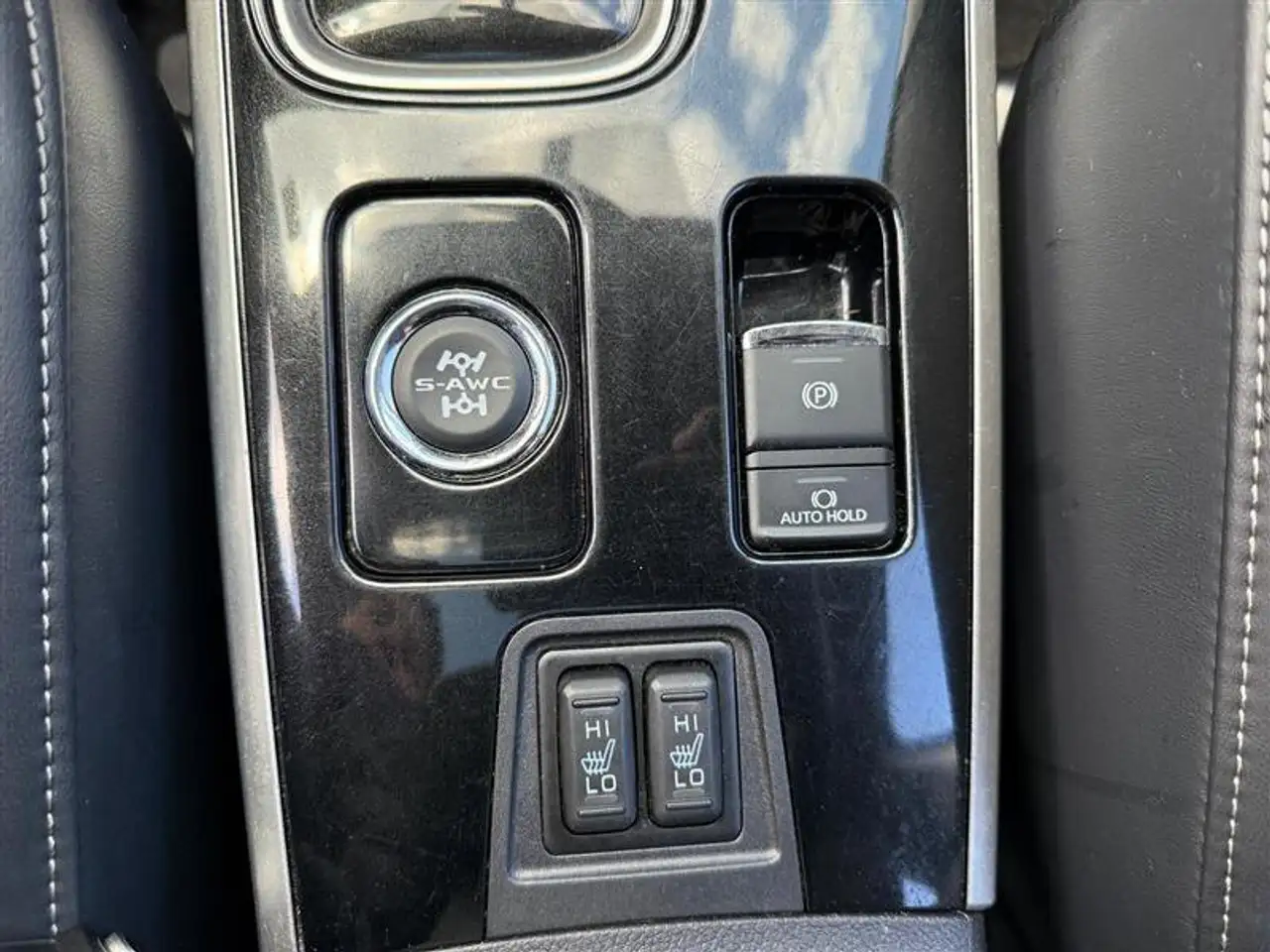 Mitsubishi Outlander снимка Mitsubishi Outlander