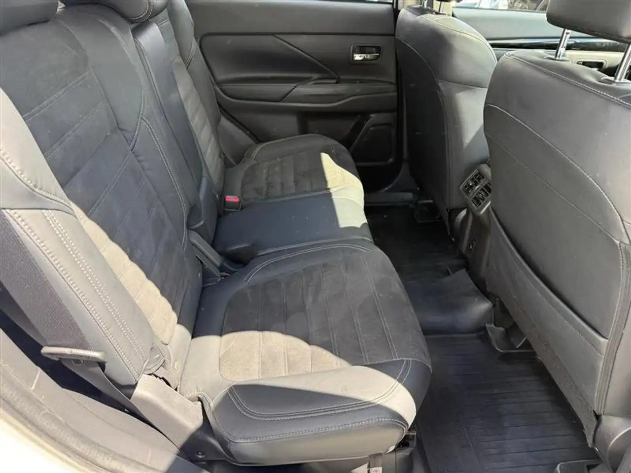 Mitsubishi Outlander снимка Mitsubishi Outlander