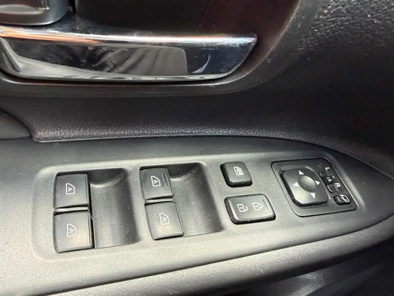 Mitsubishi Outlander снимка Mitsubishi Outlander