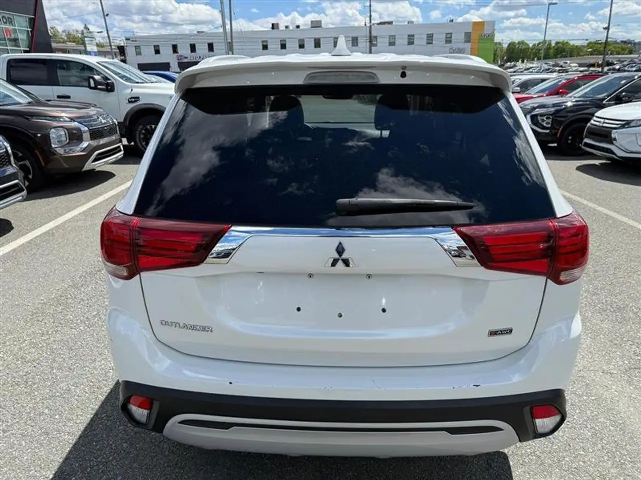 Mitsubishi Outlander снимка Mitsubishi Outlander