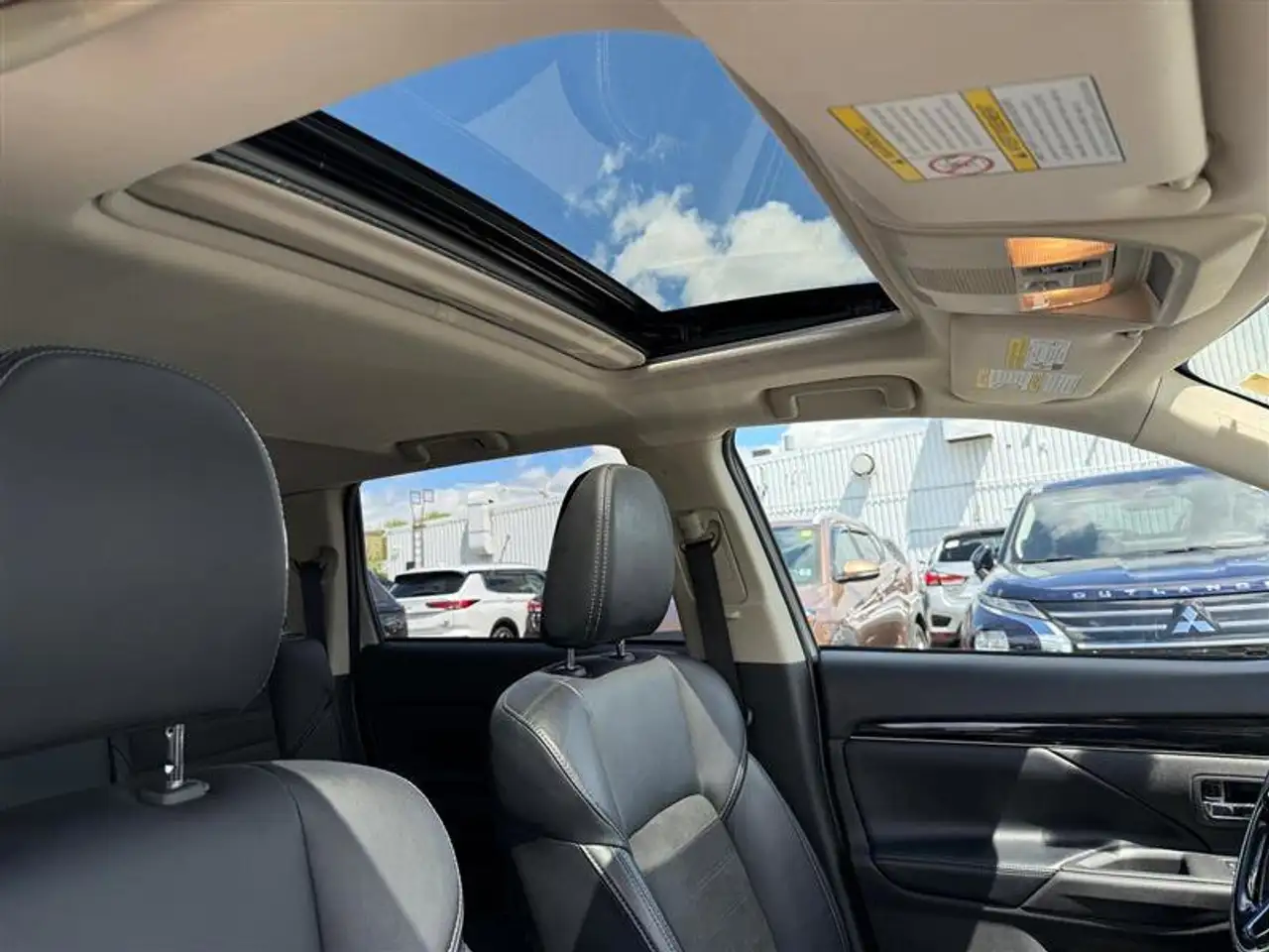 Mitsubishi Outlander снимка Mitsubishi Outlander