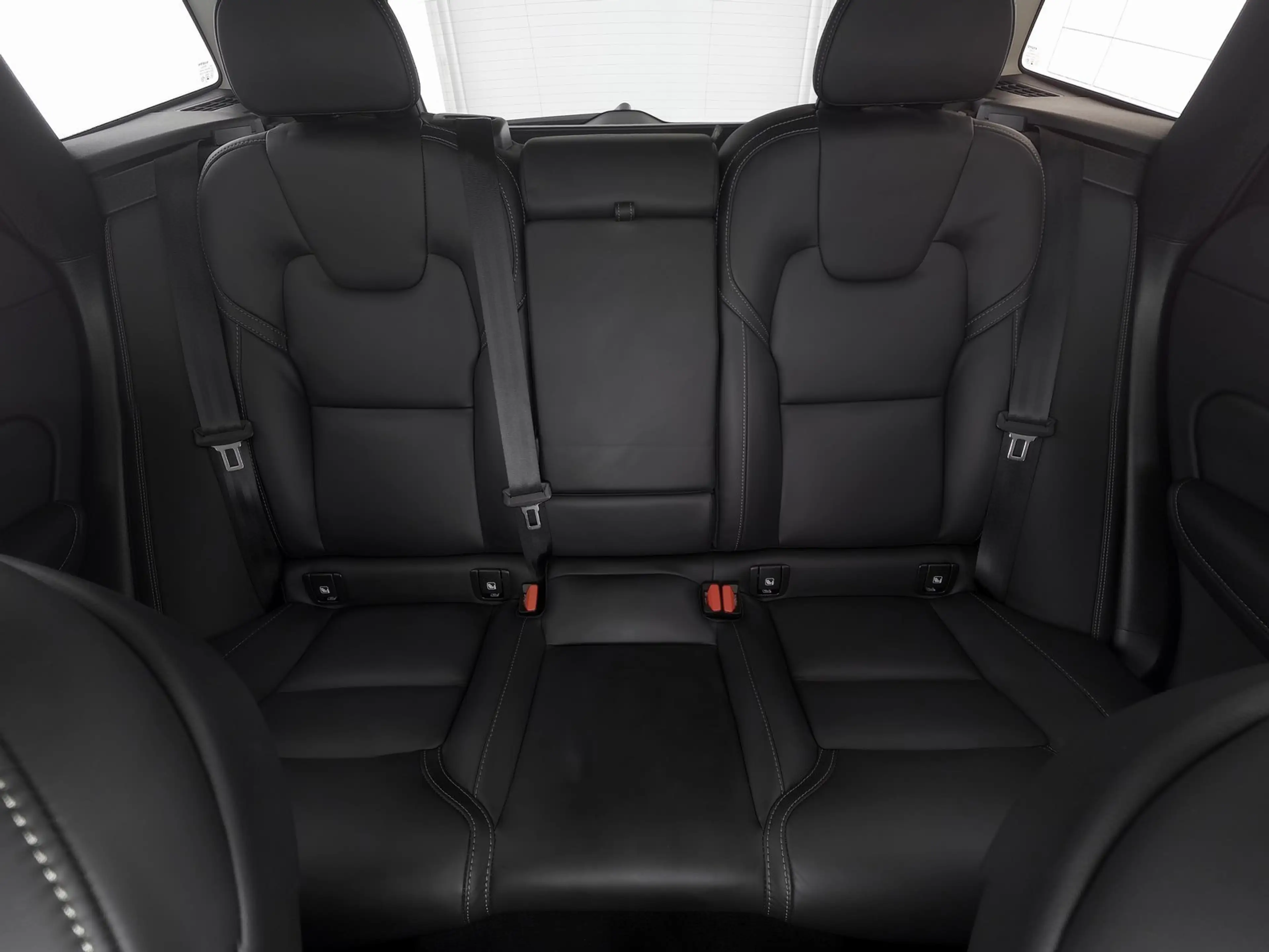Volvo XC60 B4 Diesel AWD Geartronic Ultimate Dark — photo 5