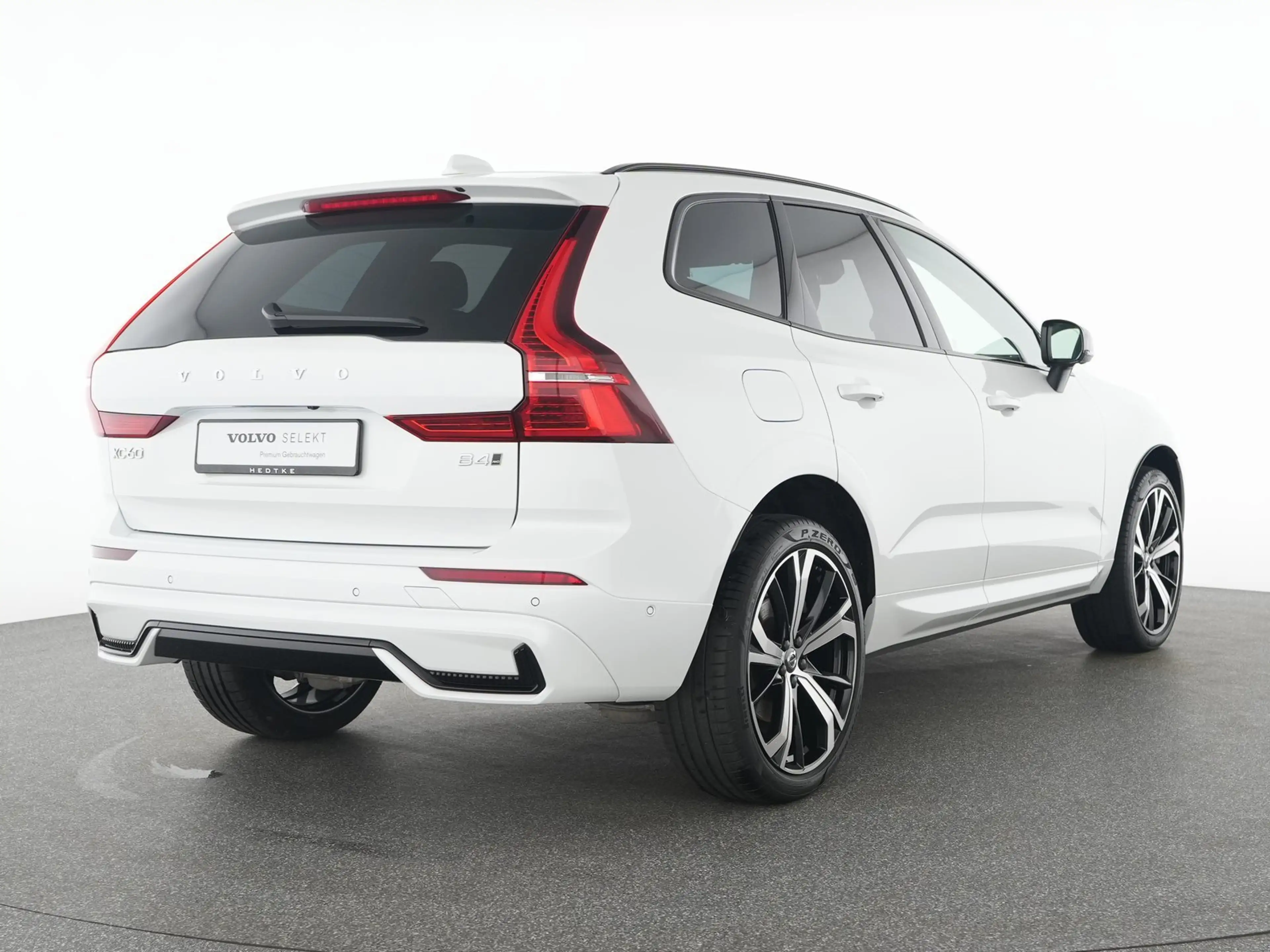 Volvo XC60 B4 Diesel AWD Geartronic Ultimate Dark — photo 2