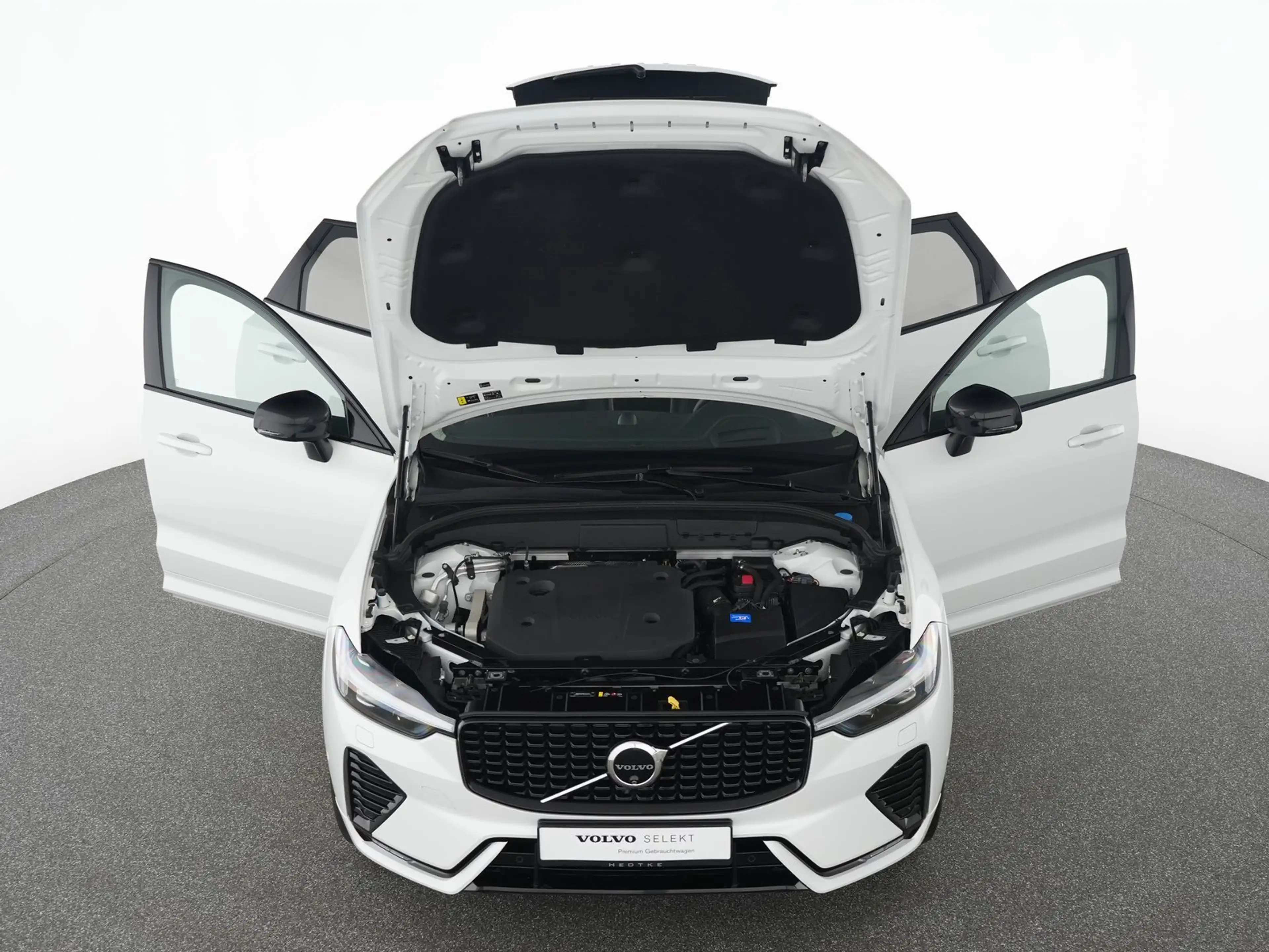 Volvo XC60 B4 Diesel AWD Geartronic Ultimate Dark — photo 13