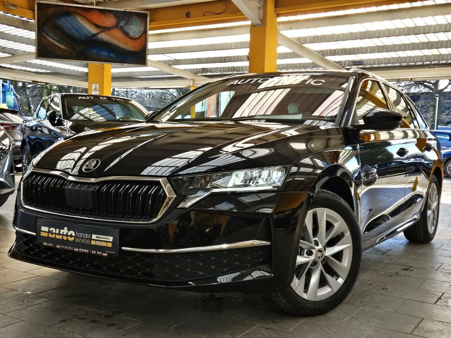 Skoda Octavia Combi 2,0 TDI el.Heckkl. SHZ vo.+hi.+LHZ Zwart - 1