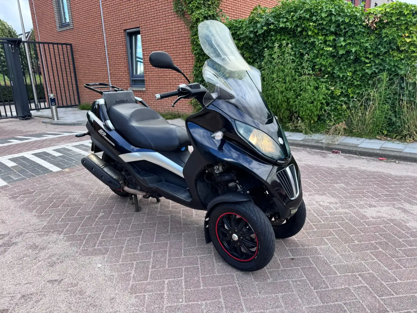 Piaggio MP3 400 LT Autorijbewijs Zwart - 2