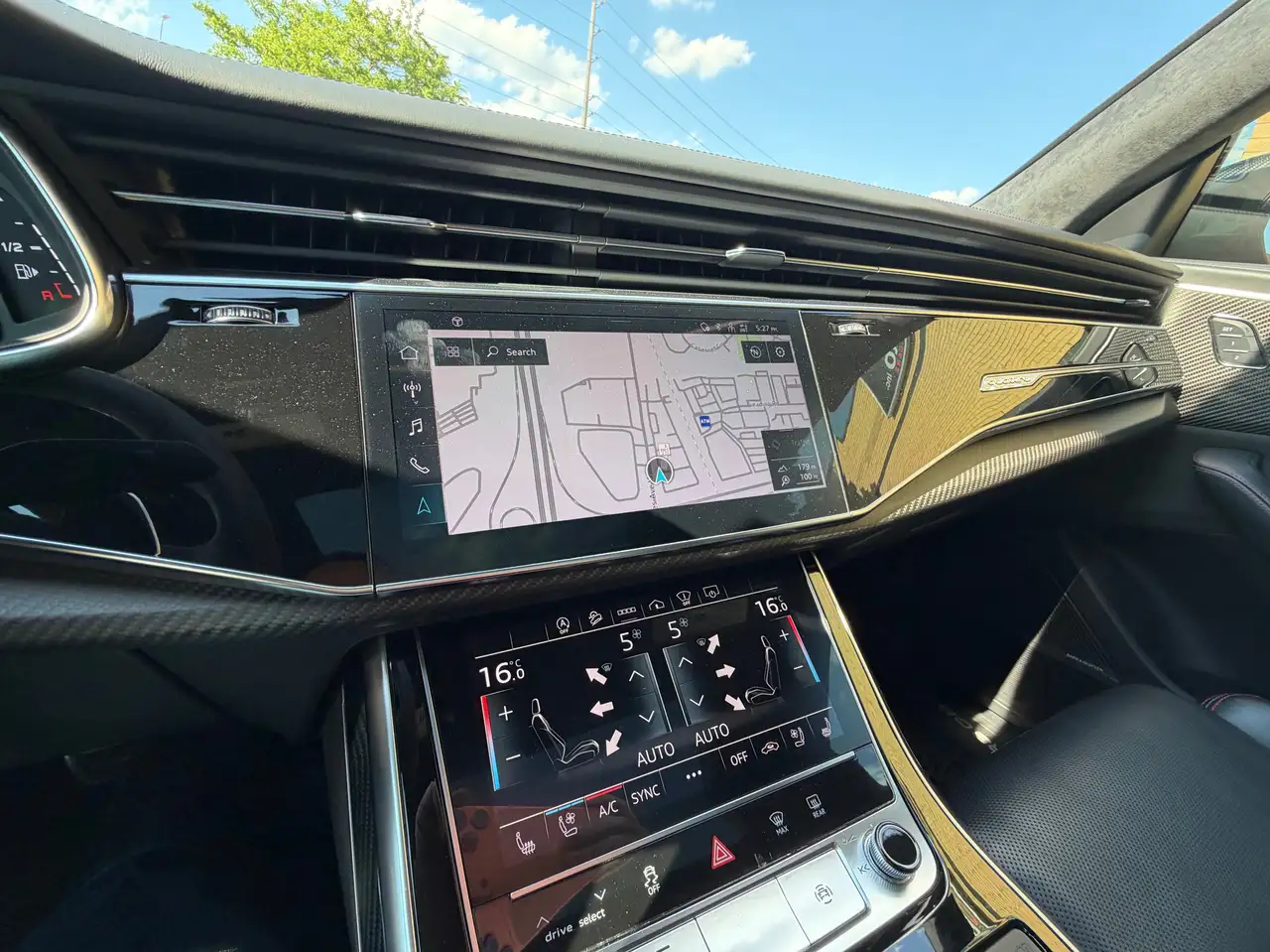 Audi RS Q8 снимка Audi RS Q8