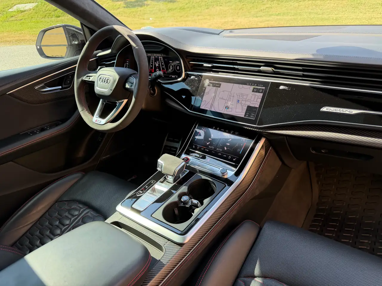 Audi RS Q8 снимка Audi RS Q8