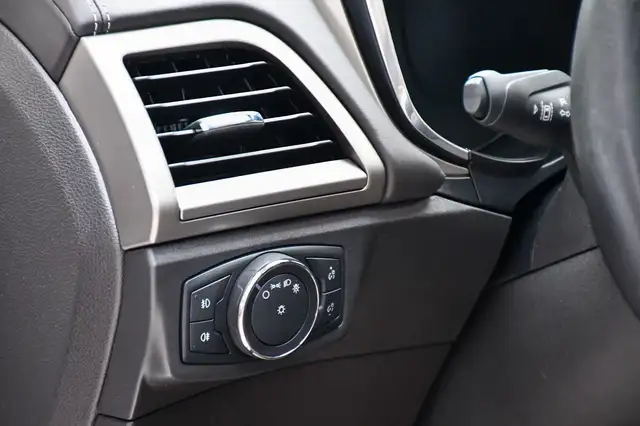 Ford Mondeo view 9