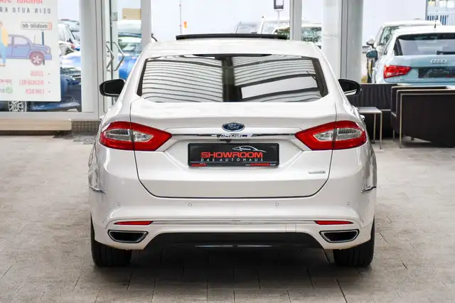 Ford Mondeo view 5