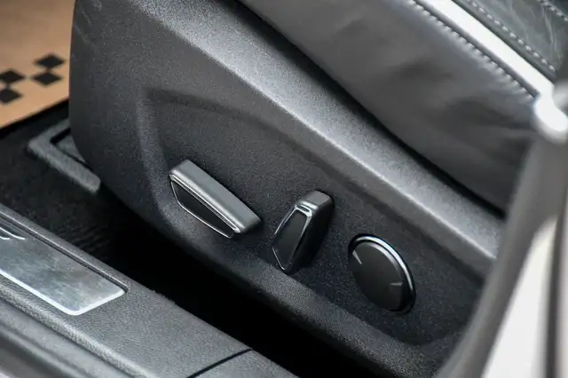 Ford Mondeo view 12