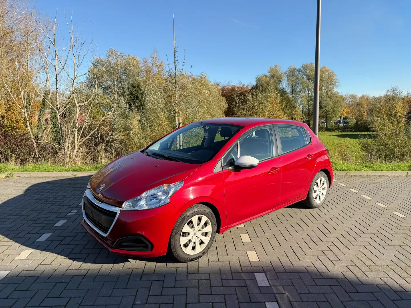 Peugeot 208 208 1.2i -AIRCO-BLUETOOTH + CARNET COMPLET ! Rouge - 1