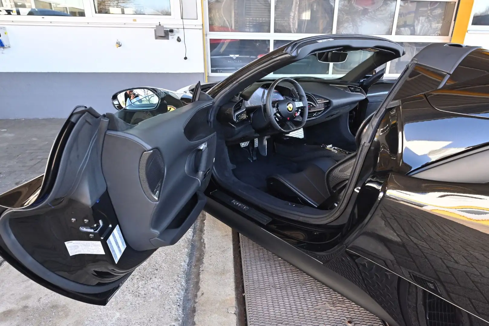 Ferrari SF90 Spider Lift/Carbonsitze/JBL/Sofort/Deutsch! Negro - 2