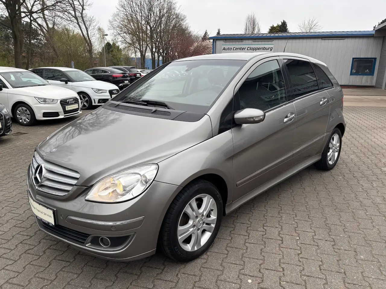 Mercedes-Benz B 200
