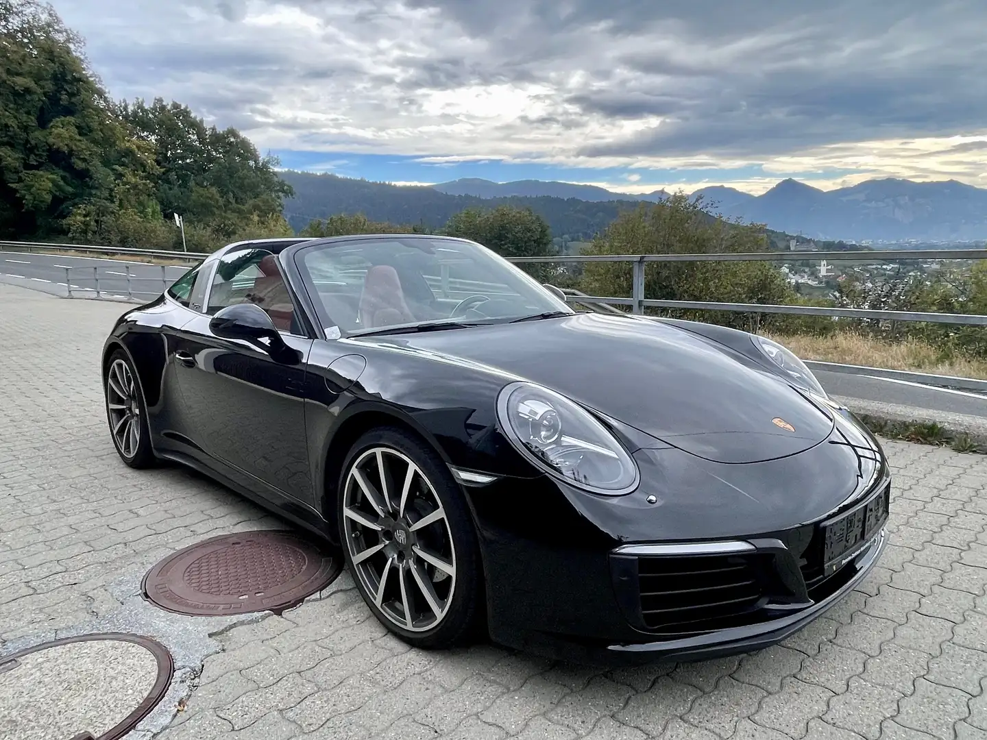 Porsche Targa 911 Targa 4 991.2 Schwarz - 1