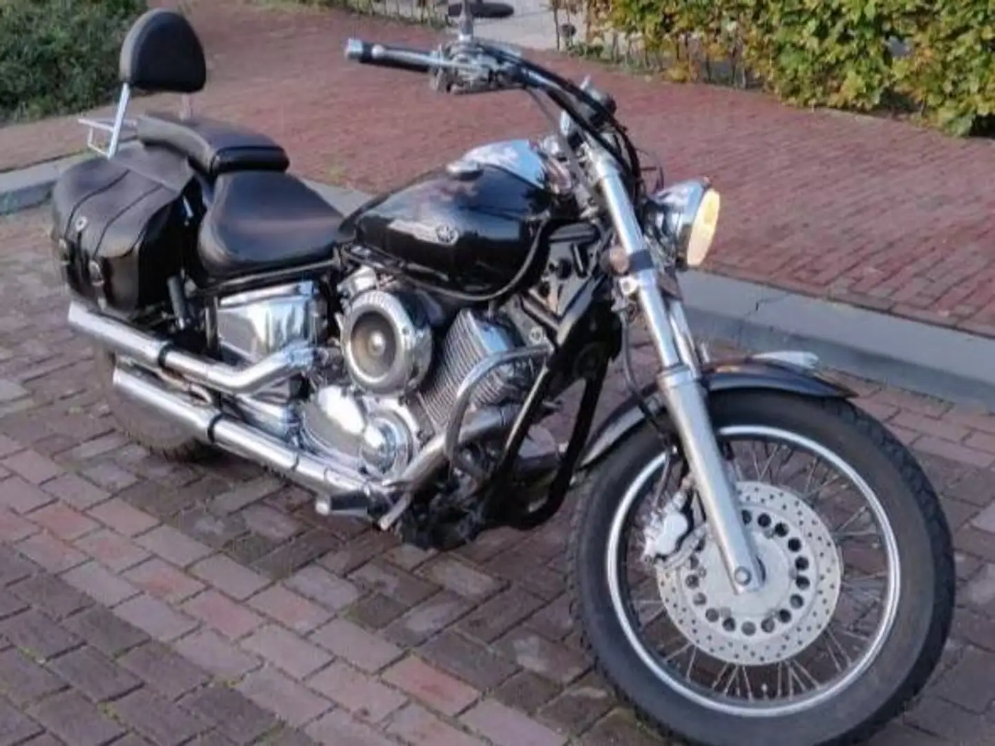Yamaha XVS 1100 Custom Zwart - 1