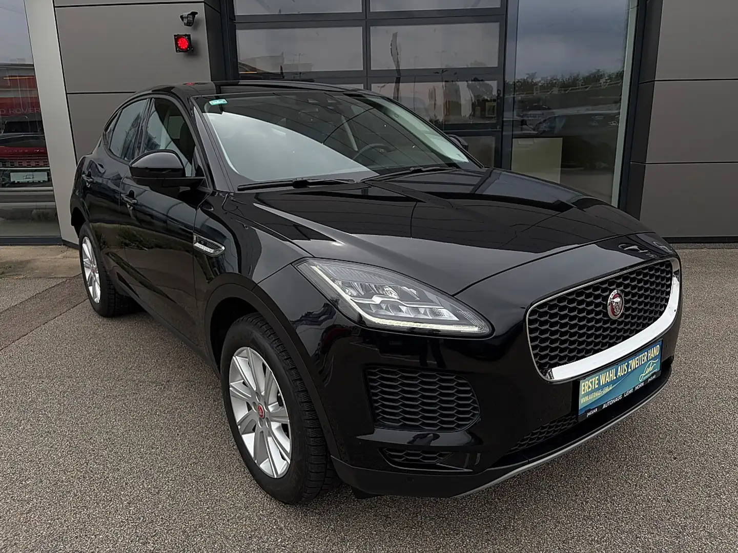 Jaguar E-Pace 2.0DI4 D180 S AWD Aut. Schwarz - 1