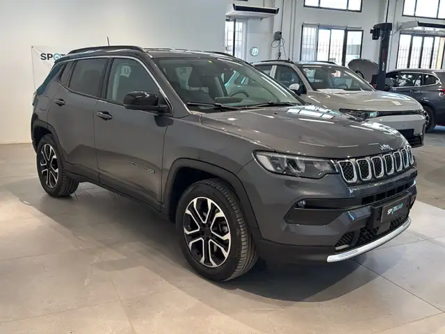 Jeep Compass view 3