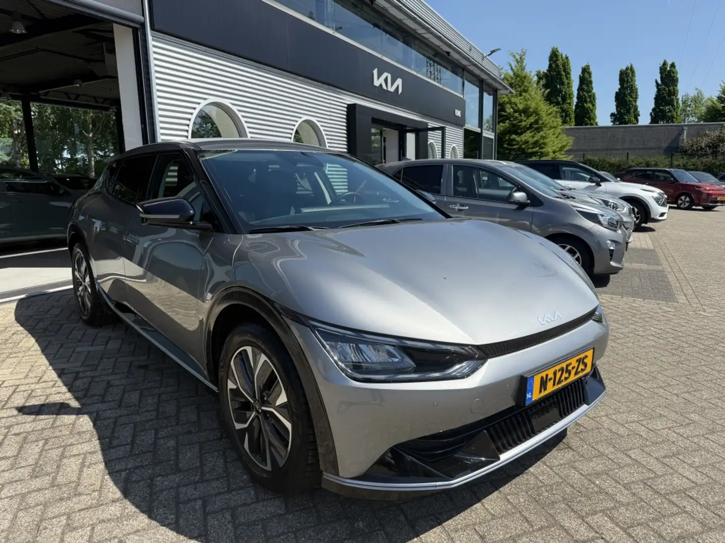 Kia EV6 Plus 77.4 kWh Gris - 2