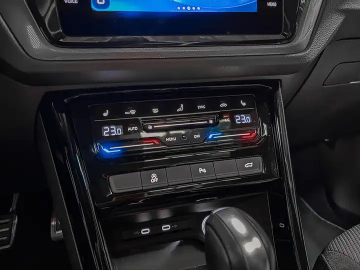 Volkswagen Touran 2025, foto 17