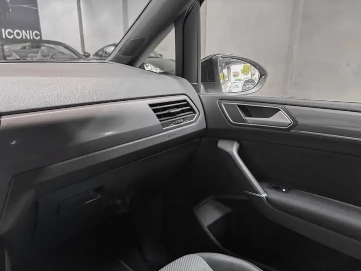 Volkswagen Touran 2025, foto 22