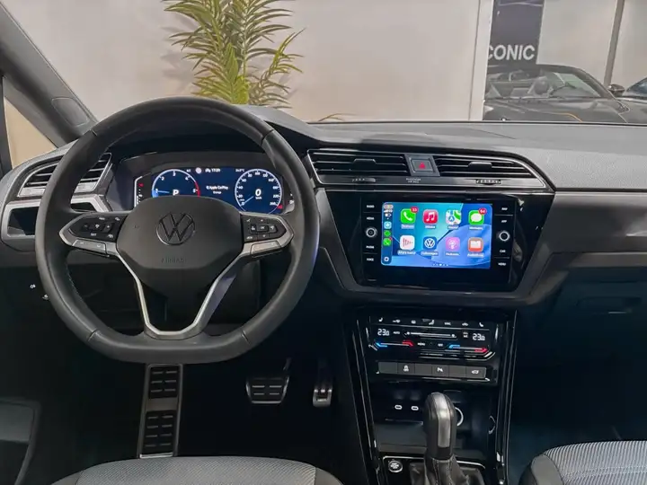 Volkswagen Touran 2025, foto 19