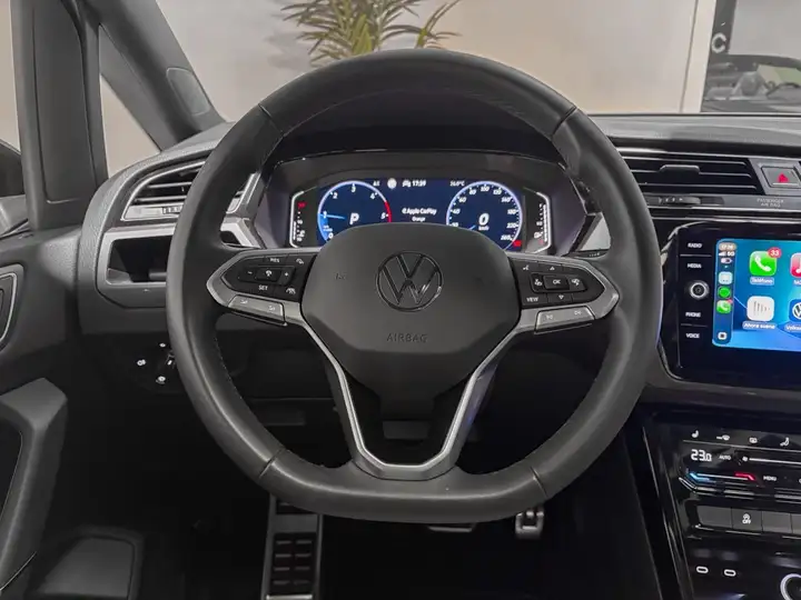 Volkswagen Touran 2025, foto 14