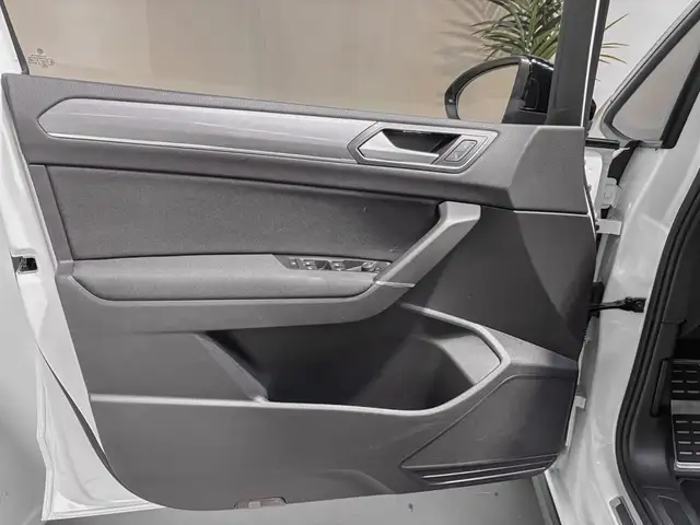 Volkswagen Touran view 9