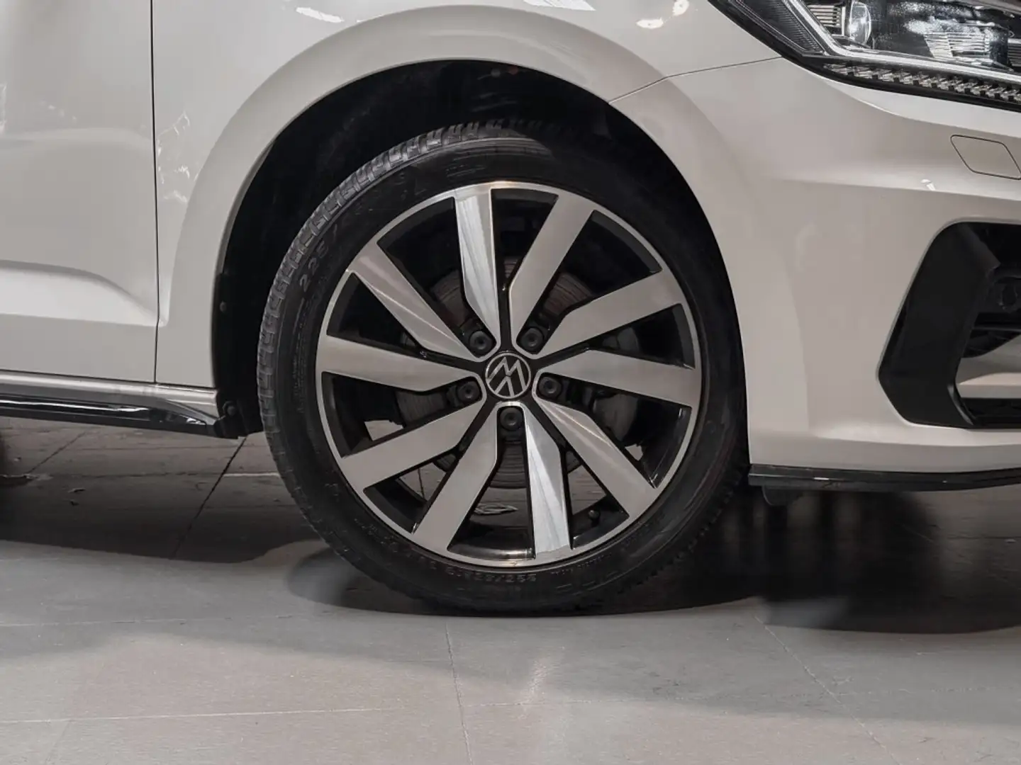 Volkswagen Touran 2.0TDI R-Line DSG7 110kW Blanco - 2