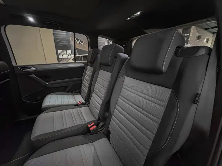 Volkswagen Touran 2025, foto 24