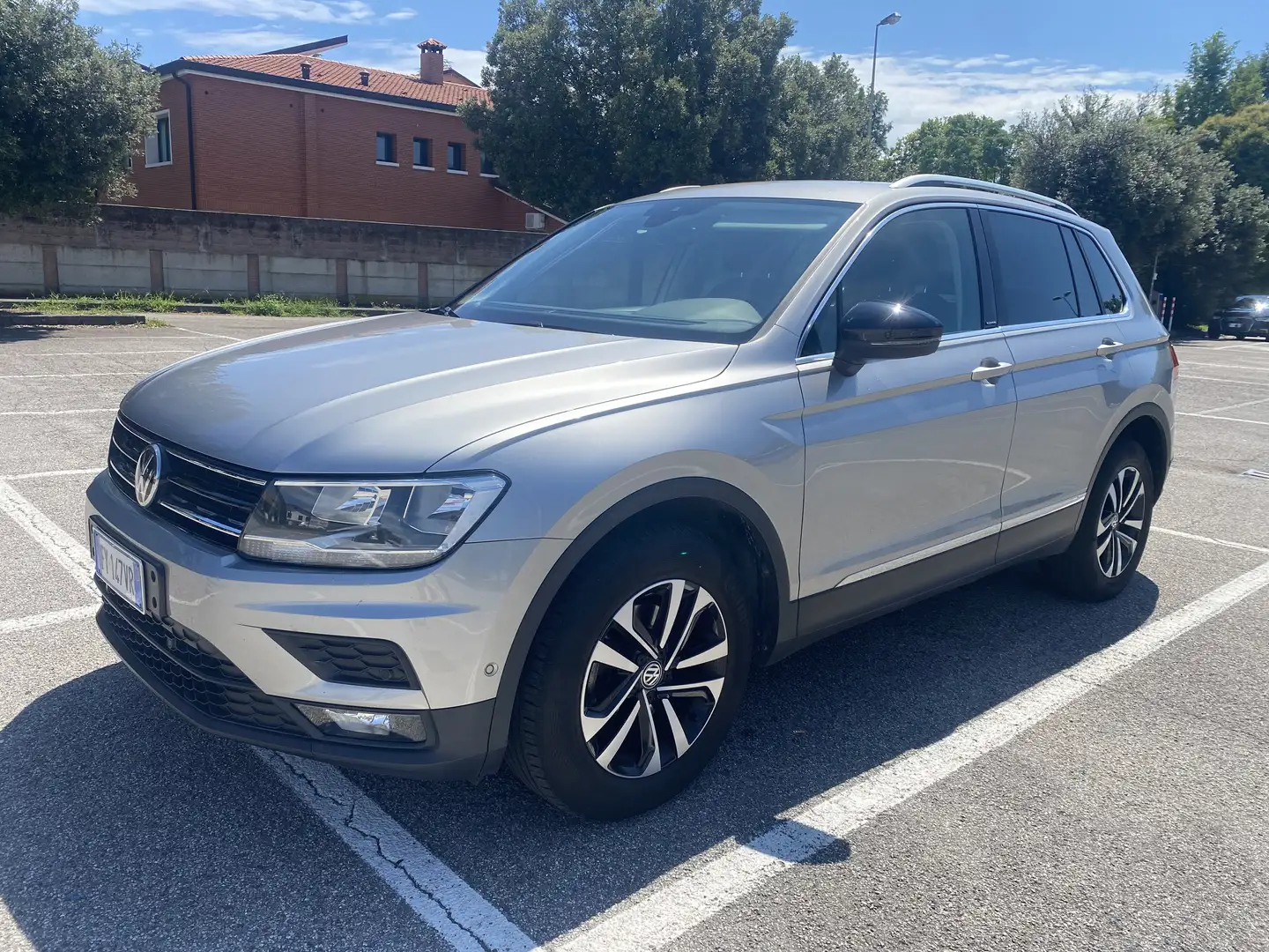 Volkswagen Tiguan Tiguan II 2016 2.0 tdi Business 4motion 150cv dsg Бронзовий - 1