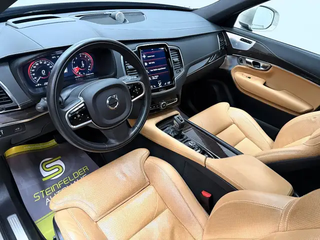 Volvo XC90 view 10
