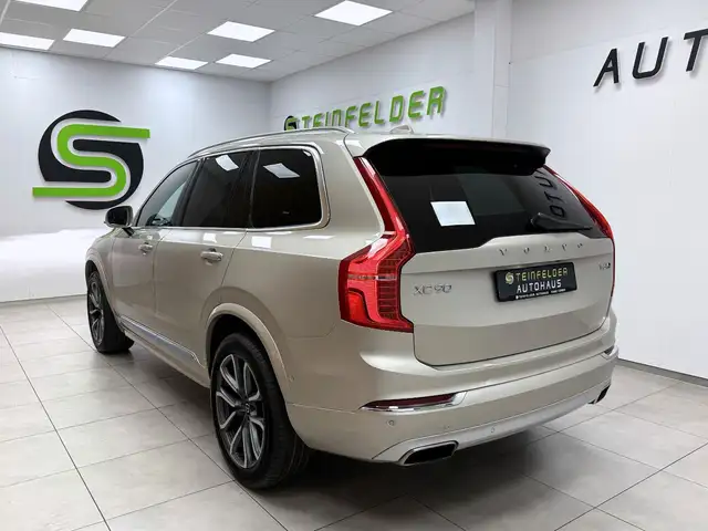 Volvo XC90 view 5