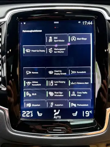 Volvo XC90 view 20