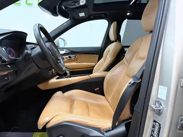 Volvo XC90 view 12