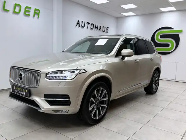 Volvo XC90 view 3