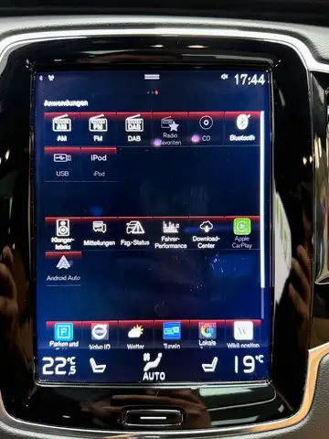Volvo XC90 view 22