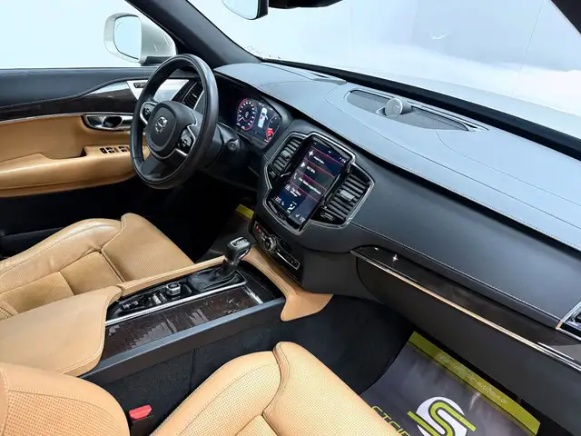 Volvo XC90 view 11