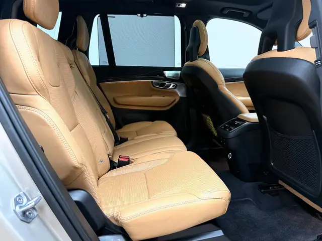 Volvo XC90 view 15