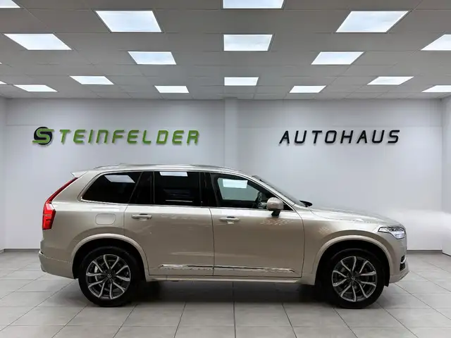 Volvo XC90 view 9