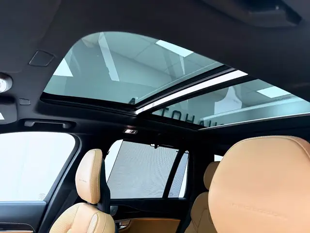Volvo XC90 view 18