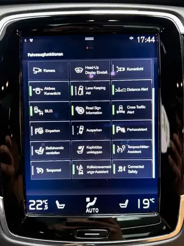 Volvo XC90 view 21