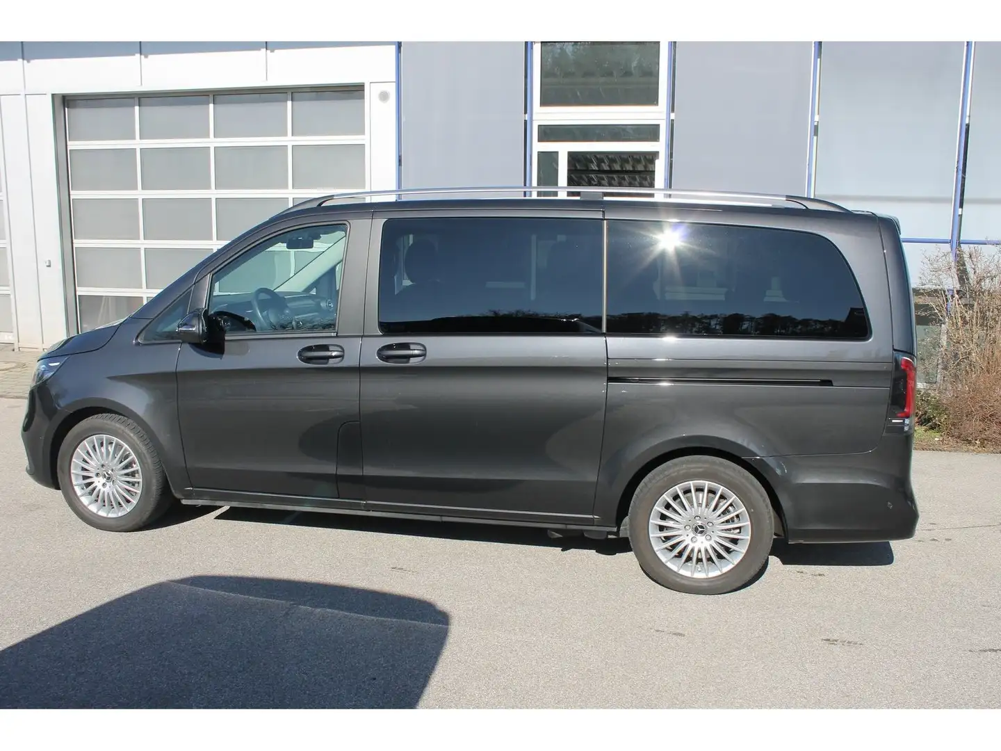 Mercedes-Benz V 220 d STYLE Lang+AHK+Distronic+Klima+Kamera+ Grau - 2